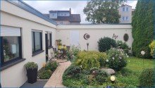 Garten im Sommer Perfekt f�r Familien, Winkel-Bungalow in sch�ner ruhiger Lage von KN-F�rstenberg mit Garage.
