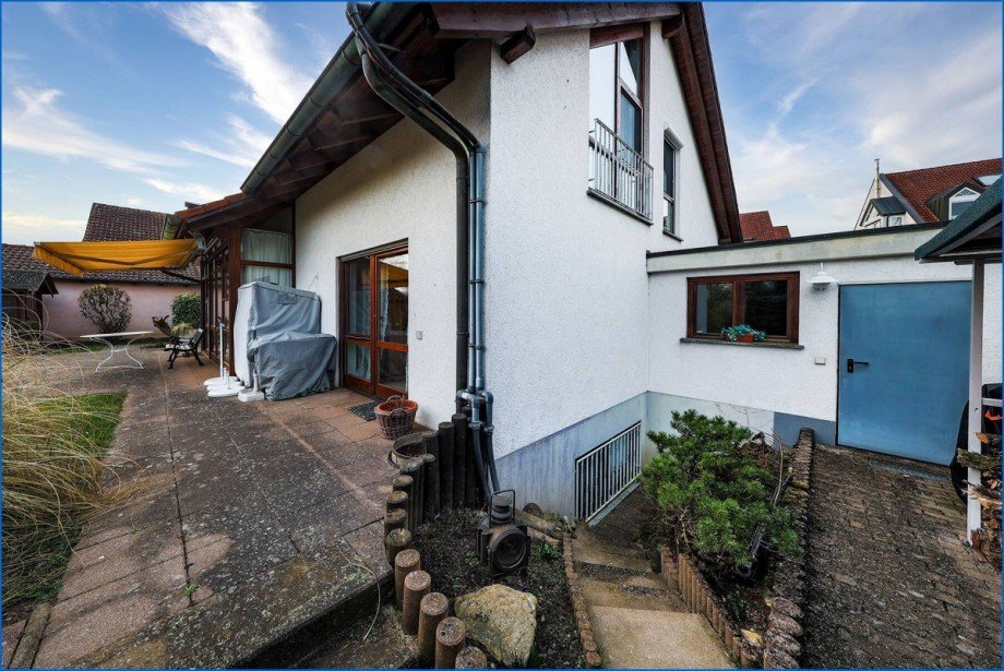 Eingang zur Garage �ber den Garten Einfamilienhaus Radolfzell am Bodensee / B�hringen