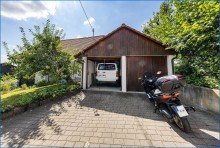Doppelgarage Attraktives Dreifamilienhaus mit zwei Doppelgaragen und umfassender Modernisierung als Renditeobjekt