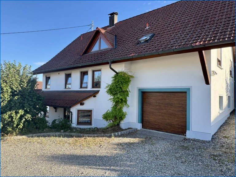 Titel Pfullendorf / Aach-Linz Zweifamilienhaus Attraktives Generationshaus (2 FH), zwei gro�en Garagen und sch�ner Fernsicht, in ruhiger Ortsrandlage!