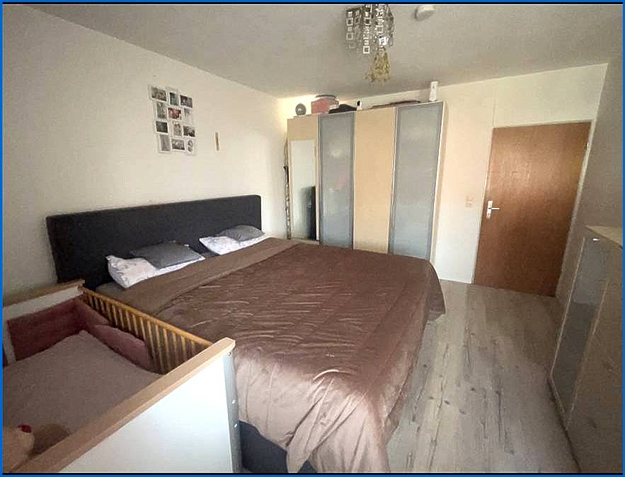 1. OG links Schlafzimmer Mehrfamilienhaus Tengen / Watterdingen