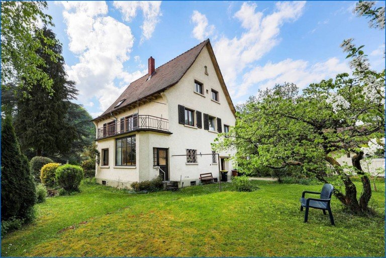 Ansicht Singen Einfamilienhaus Singen-Nord, villenartiges Anwesen mit gro�em, idyllischen Grundst�ck in bester Lage!