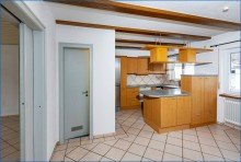 Blick zur K�che Hilzingen-Familienfreundliche, gro�z�gige DHH mit Garage, in ruhiger Lage; BEZUGSFREI !