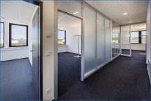 1. OG Flur zu den B�ros B�ro - Praxis - Workspace - Schulung - Produktion - Lager    / 
    EG und 1. OG