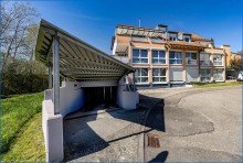 TG Zufahrt Attraktive 4,5 Zi. DG-Maisonette-Wohnung, mit 2 x TG/Platz u. gro�em Balkon, in Top-Zustand!