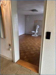 Wohnzimmer Schn�ppchen  /Preisanpassung -  Sanierungsbed�rftiges   1-Familienhaus in Rohrdorf - Gelegenheit