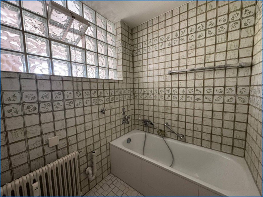 Bad mit Wanne Etagenwohnung Singen