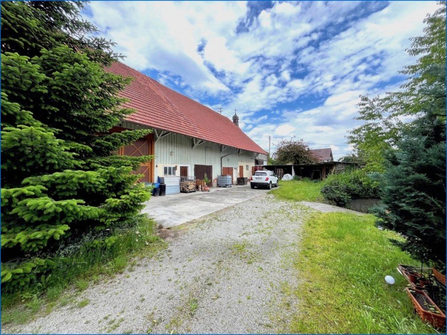 viel Platz f�r Autos Einfamilienhaus Mengen / Rosna