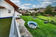 Blick Dachterrasse Tolles 2-Fam-Haus mit gro�z�gigem Grundst�ck, Doppel-Garage, W�rmepumpe und Solar!
Ideale und ruhige Lage!