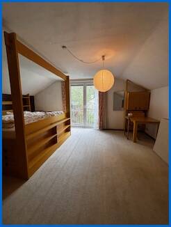 Schlafzimmer Dachgeschosswohnung �hningen / Schienen