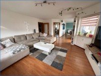 Hauptbild Attraktive 4,5 Zi.-Wohnung im 1.OG mit Südbalkon, Garage und Stellplatz, in naturnaher Lage!
