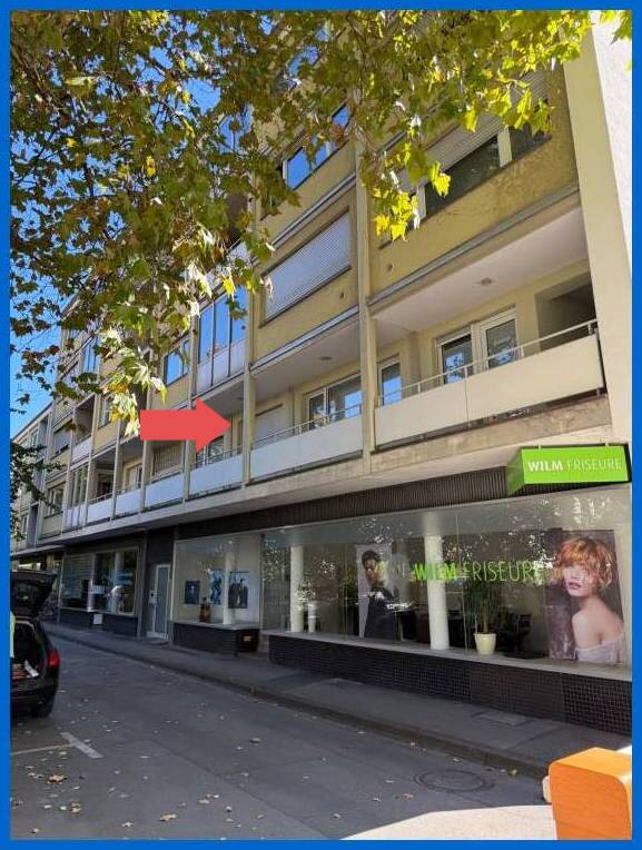 Vorderseite Haus mit Ladenzeile im EG Konstanz Etagenwohnung Kompakte 1-Zimmer-Wohnung mit Einbauk�che - 200 m zum Bodensee, Frei nach Absprache!
