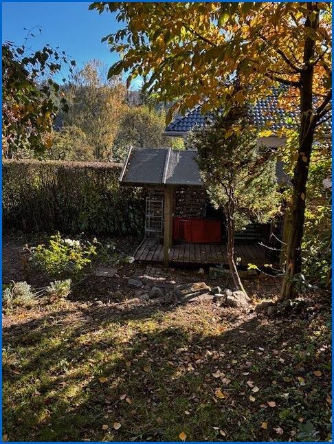 Gartenhaus vorne Einfamilienhaus M�hlingen / Zoznegg