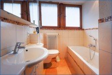 Bad 2 Stilvolles, gro�z�giges EFH mit 2 Garagen in idealer, zentraler Lage von Gailingen!