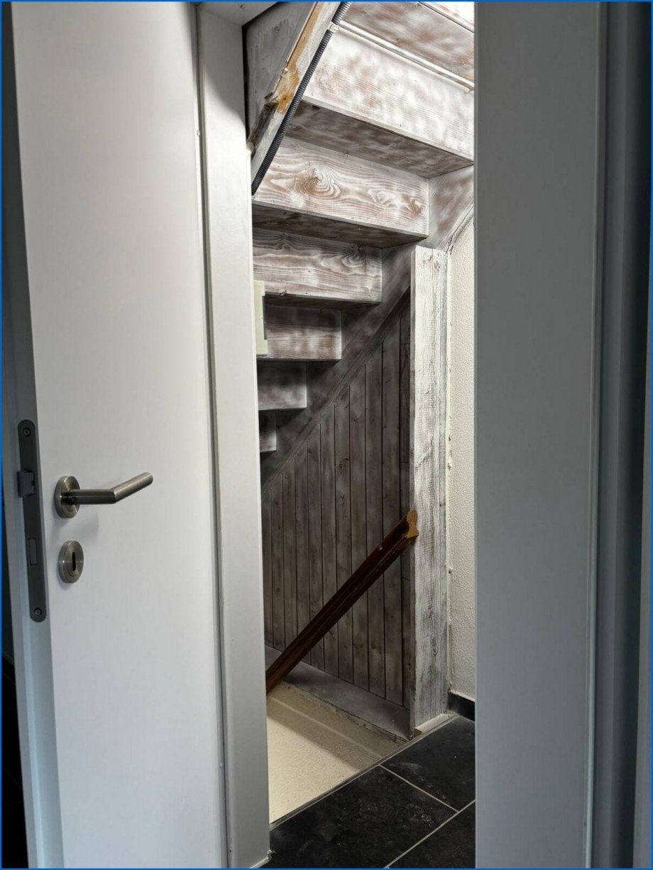 Flur Abgang Keller Zweifamilienhaus M�hlingen / Zoznegg