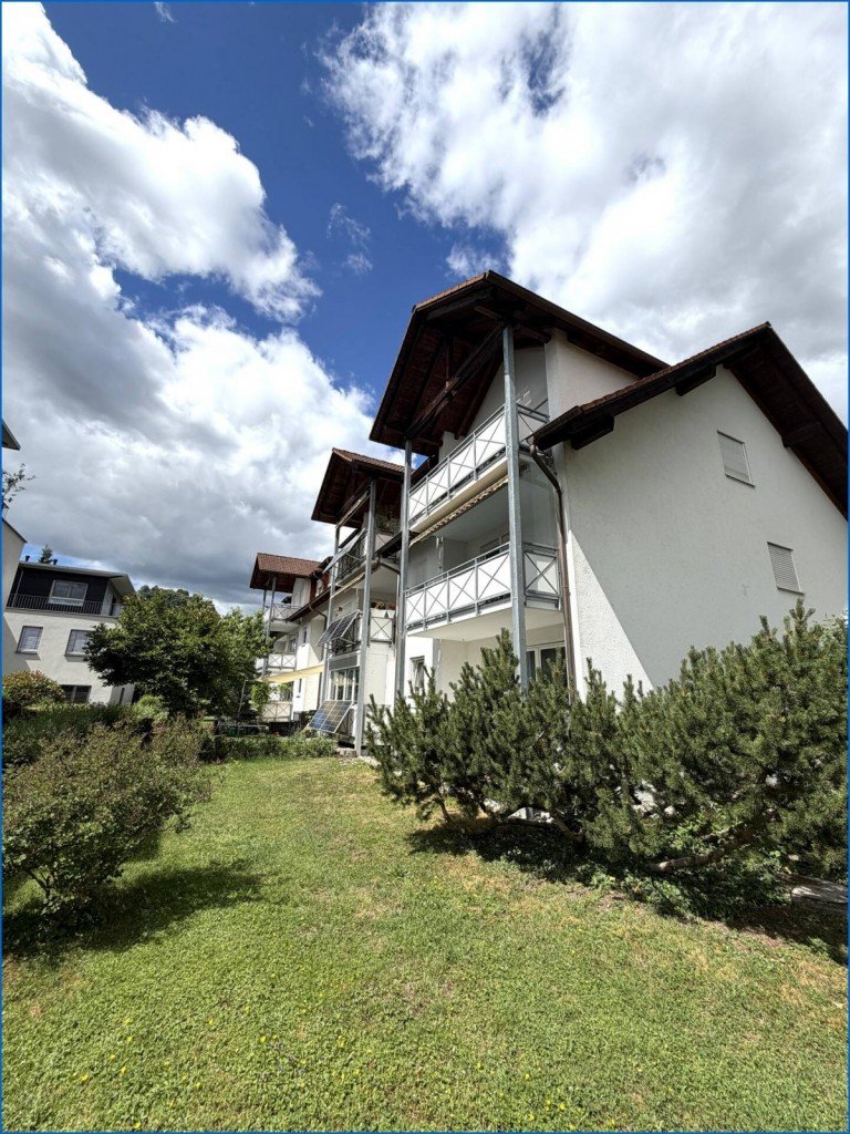 Ansicht 1 Singen am Hohentwiel Erdgeschosswohnung Attraktive, gro�z�gige 4,5 Zi.-Wohnung in Singen-Nordstadt, ruhig, mit sch�nem Balkon / ERBPACHT.