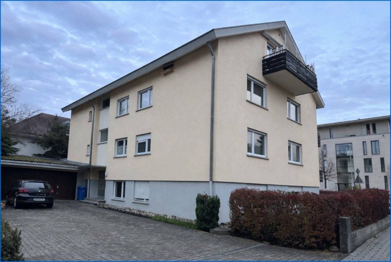 Au�en Radolfzell am Bodensee Dachgeschosswohnung Charmante 3,5-Zimmer-Wohnung in zentraler Lage von Radolfzell - mit Balkon, bereits vermietet.