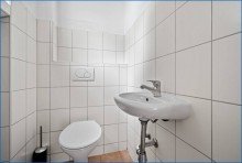 WC Keller/ Praxis Modernes Zweifamilienhaus plus Gewerbeeinheit insgesamt ca. 243m� und gro�z�gigen Freifl�chen