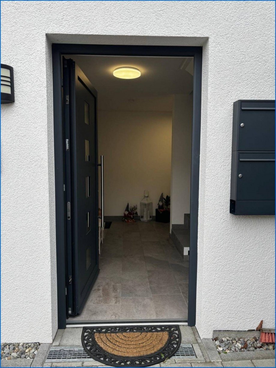 Hauseingang von Au�en Zweifamilienhaus M�hlhausen-Ehingen / Ehingen