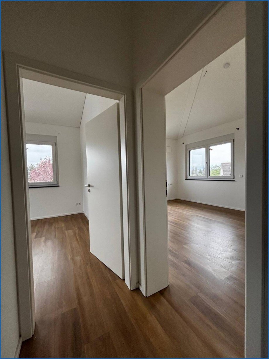 Flur - Blick in die Schlafzimmer Zweifamilienhaus M�hlhausen-Ehingen / Ehingen