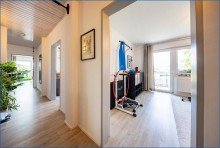 EG_Flur 2 Attraktives Dreifamilienhaus mit zwei Doppelgaragen und umfassender Modernisierung als Renditeobjekt