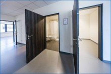 EG_Flurblick in WC und kleiner Lagerraum B�ro - Praxis - Workspace - Schulung - Produktion - Lager    / 
    EG und 1. OG