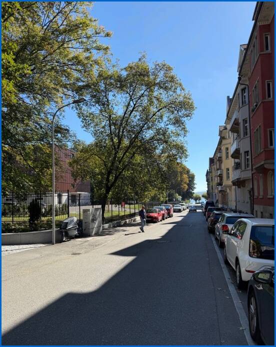 Gl�rnischstra�e Richtung Seestra�e_links der B�dingen-Park mit dem Buff Medical Resort, am Ende der Stra�e der Bodensee Etagenwohnung Konstanz