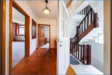Blick ins Treppenhaus OG Bezugsfreies Zweifamilienhaus - Gestaltungsfreiraum in begehrter Lage von Singen am Hohentwiel