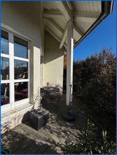 Haus seitlich Sitzplatz Einfamilienhaus M�hlingen / Zoznegg