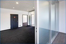 1. OG Blick aus B�ro in Vorraum B�ro - Praxis - Workspace - Schulung - Produktion - Lager    / 
    EG und 1. OG