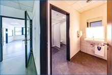 EG_WC_Blick in linken Raum B�ro - Praxis - Workspace - Schulung - Produktion - Lager    / 
    EG und 1. OG