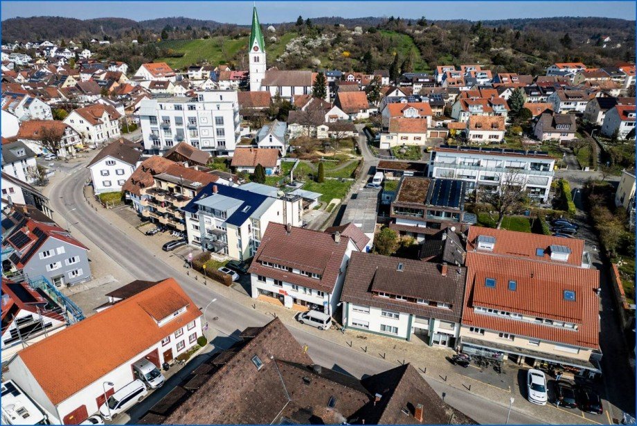 Kn-RadolfzellerStr-Drohne-230326-11 Wohn- / Gesch�ftshaus Konstanz / F�rstenberg
