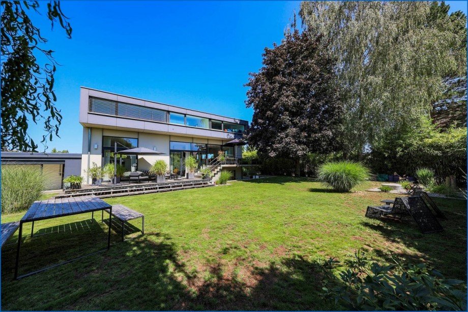Ansicht Haus aus dem Garten Villa Moos