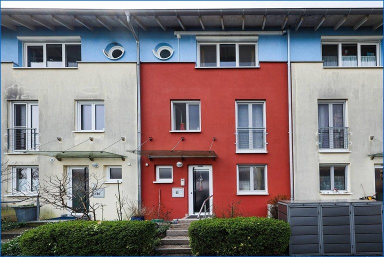 Hausansicht vorne Konstanz Reihenmittelhaus Sch�nes Reihenmittelhaus in zentraler und toller Lage in Konstanz-K�nigsbau zu verkaufen