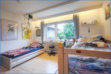 Kinderzimmer Sch�ner Bungalow mit ELW auf gro�em Grundst�ck, moderne W�rmepumpe und bereits energetisch ged�mmt .