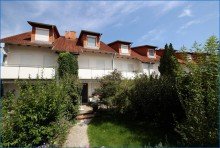Blick Terrasse 2 RZ-B�hringen: noch Vermietetes Reihenmittelhaus m. Carport, in ruhiger u. kinderfreundlicher Lage!