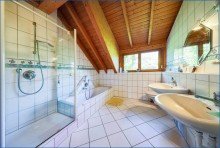 Bad OG Radolfzell-Weinburg
Attraktive, gro�z�gige DHH mit Seesicht und ELW, in ruhiger,  bevorzugter Lage!