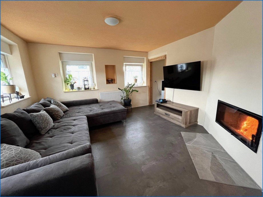 Wohnen, EG mit Kaminofen Einfamilienhaus Mengen / Rosna