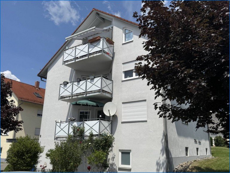 Titelbild Hohenfels / Liggersdorf Etagenwohnung Attraktive 4,5 Zi.-Wohnung im 1.OG mit S�dbalkon, Garage und Stellplatz, in naturnaher Lage!