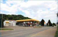 Bild (3ae537565c349f8b47f1868ec82e8d7c): Tankstelle mit KFZ-Werkstatt, sowie Gastronomie/Restaurant und separate Wohnung, gro�es Grstk.!