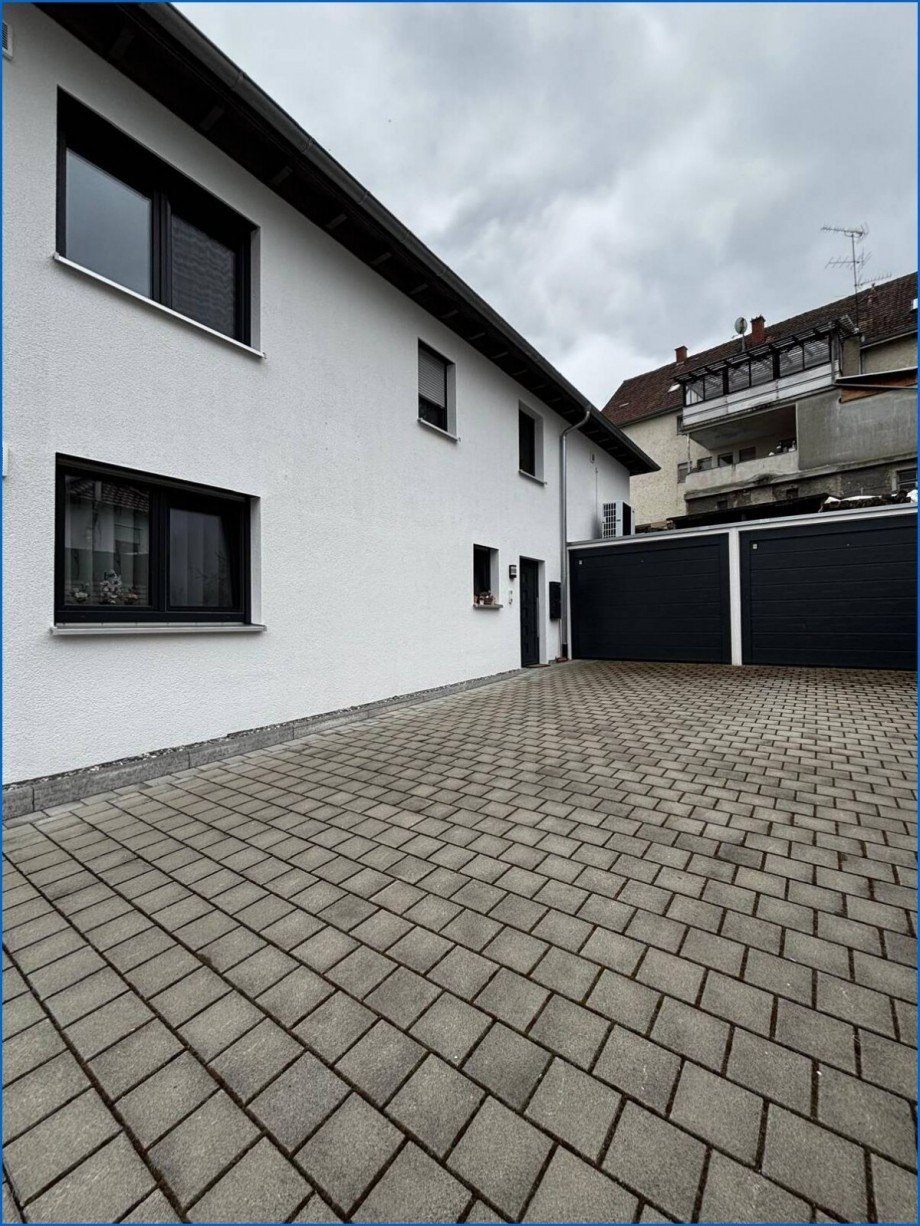 Zugang Hauseingang Zweifamilienhaus M�hlhausen-Ehingen / Ehingen