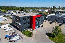 Ansicht Geb�ude von oben links B�ro - Praxis - Workspace - Schulung - Produktion - Lager    / 
    EG und 1. OG