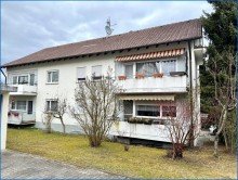 Hausansicht Familienfreundliche 4 Zi.-Wohnung im 1.OG mit Balkon in sch�ner und ruhiger Ortsrandlage!