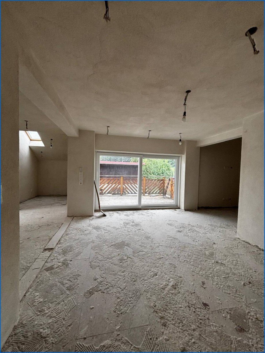 1. OG Wohnraum mit gro�er Schiebt�r zum Balkon Etagenwohnung M�hlingen / Zoznegg