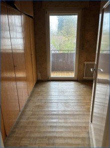 Schlafzimmer 2 mit Einbauschrank Schn�ppchen  /Preisanpassung -  Sanierungsbed�rftiges   1-Familienhaus in Rohrdorf - Gelegenheit