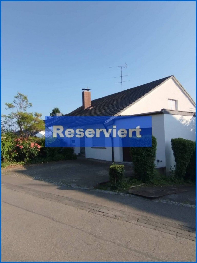 Hausansicht Vorne Radolfzell am Bodensee Mehrfamilienhaus Neuer Preis - Sch�nes 3-Fam.haus in Toplage Weinburg - tolle Aussicht, kurzfristig bezugsfrei!