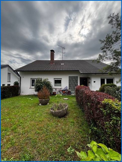 Ansicht Haus vorne mit Eingang Mehrfamilienhaus Radolfzell am Bodensee