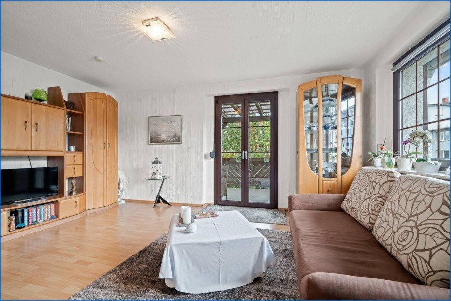 Wohnzimmer mit Blick zur Terasse EG Zweifamilienhaus Konstanz / F�rstenberg