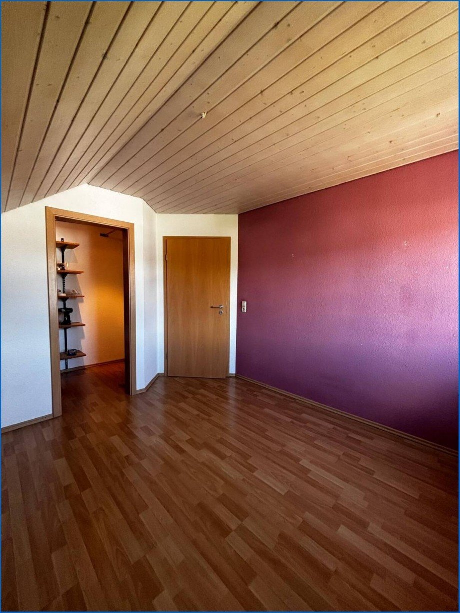 Zimmer 3 mit begehbarem Schrank Einfamilienhaus Eigeltingen