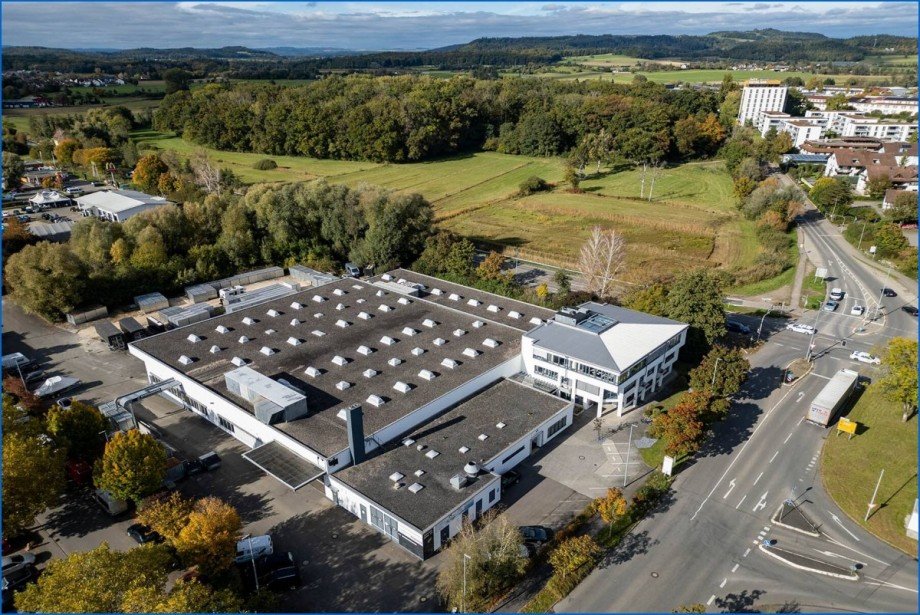 Luftbild mit Ansicht der Zugangsstra�en Halle / Lager / Produktion Radolfzell am Bodensee